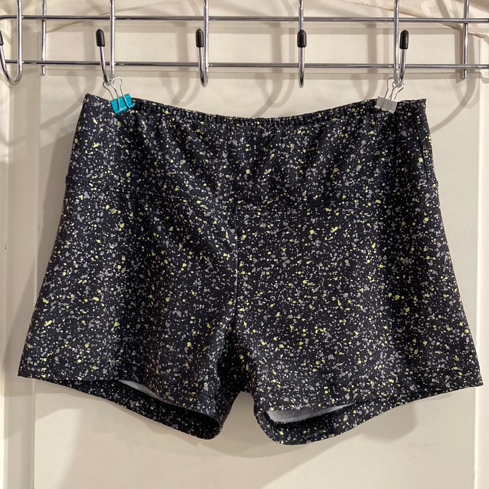 🤑🤑🤑🤑3 for 20$🤑🤑🤑🤑 Marina mid waisted speckle printed shorts small